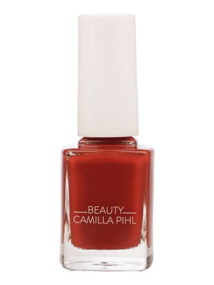 Camilla Pihl Skin Nail Polish Duo burnt red and cotton sky 