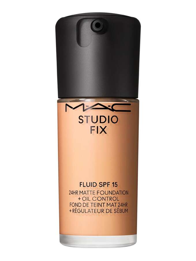 Studio Fix Fluid SPF 15 24HR Matte Foundation + Oil Control