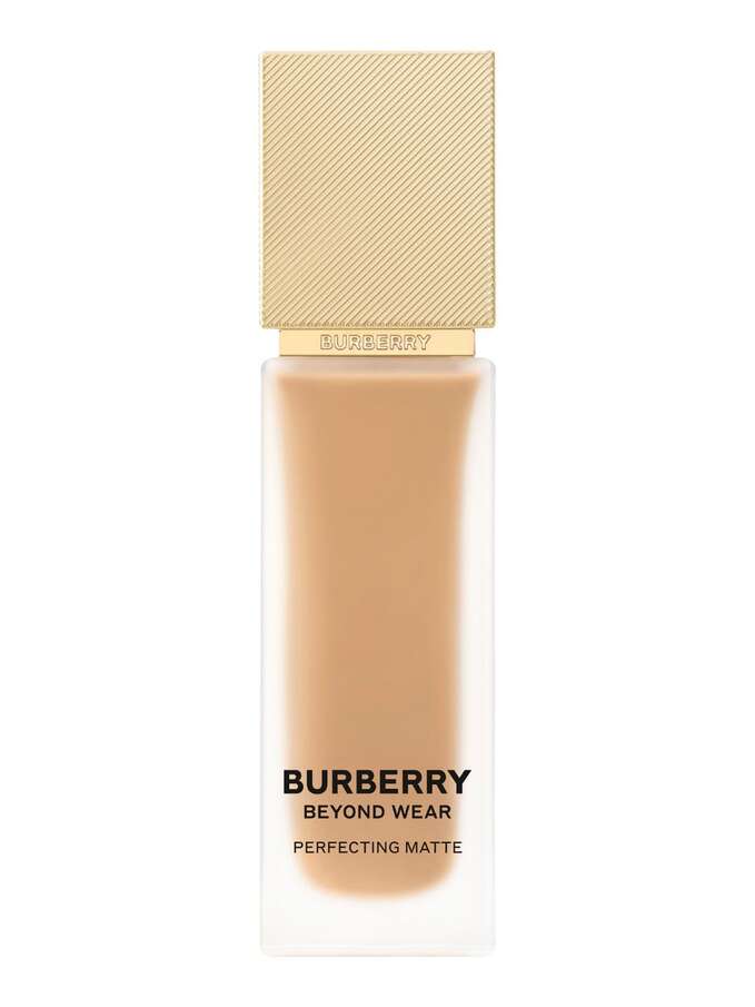 Burberry Beyond Wear Perfecting Matte Foundation Medium Warm