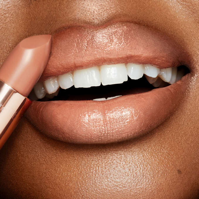 Charlotte Tilbury K.I.S.S.I.N.G Lipstick No 8 - Nude Kate 3