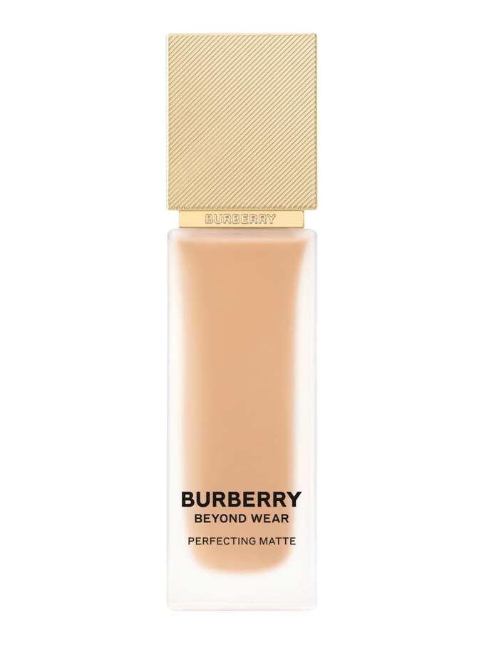 Burberry Beyond Wear Perfecting Matte Foundation No 70 - Medium Neutral