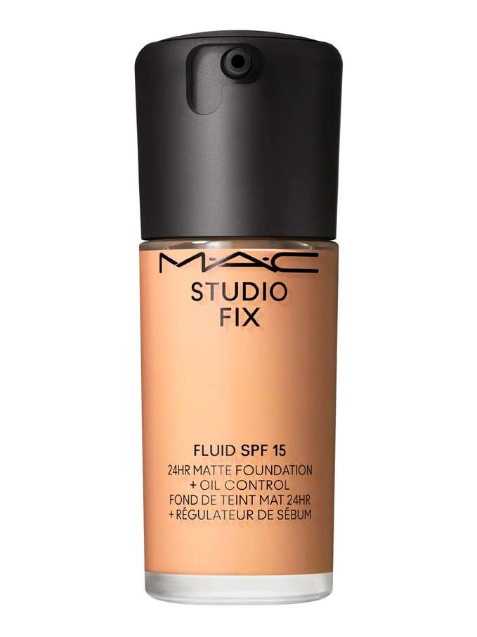 Studio Fix Fluid SPF 15 24HR Matte Foundation + Oil Control