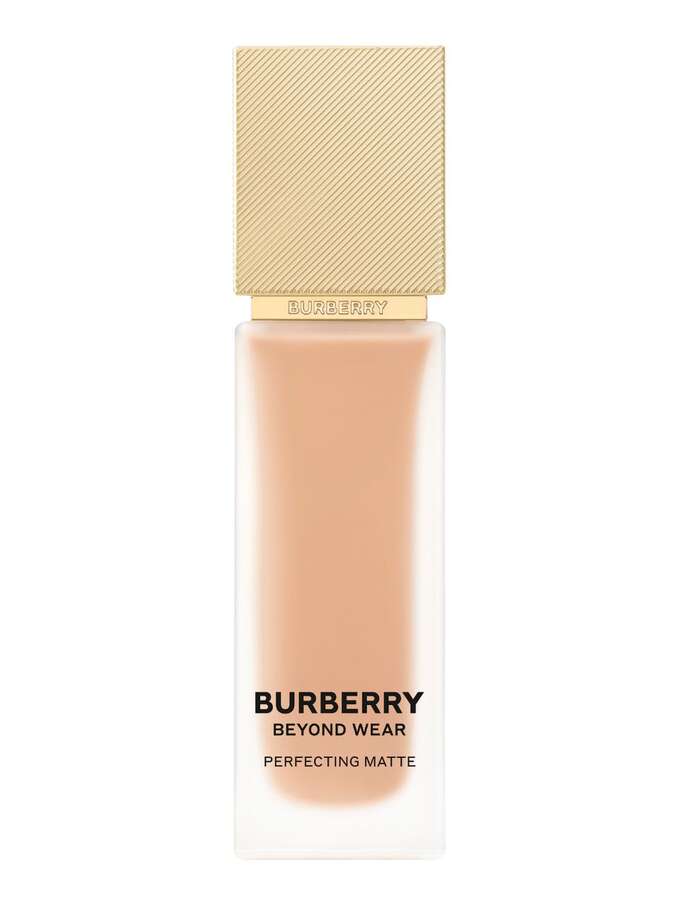 Burberry Beyond Wear Perfecting Matte Foundation - 70C Medium Cool