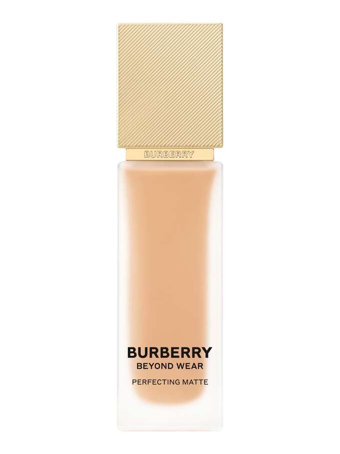 Burberry Beyond Wear Perfecting Matte Foundation Medium Warm