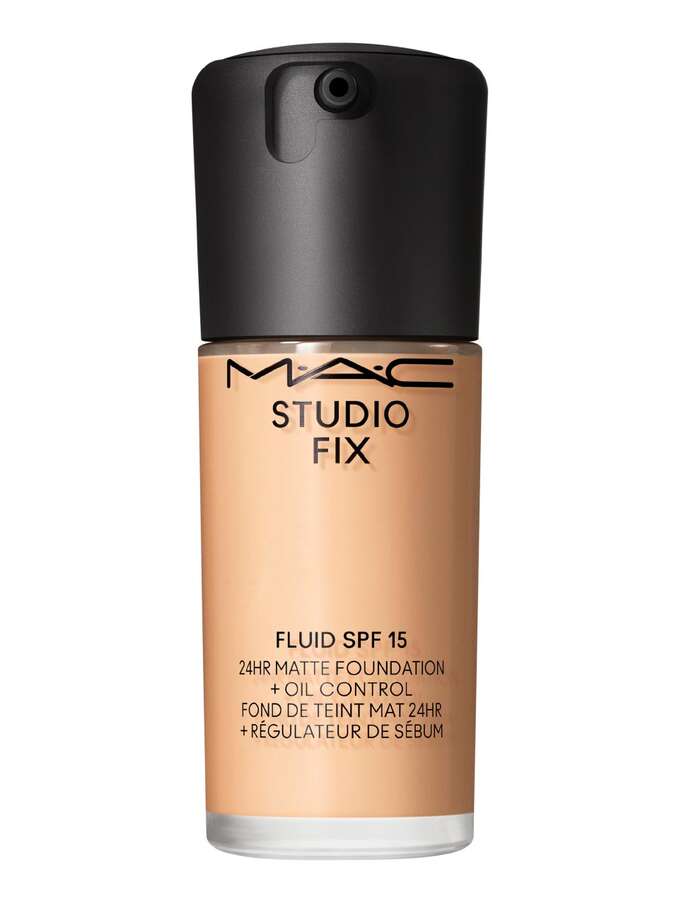 Studio Fix Fluid SPF 15 24HR Matte Foundation + Oil Control