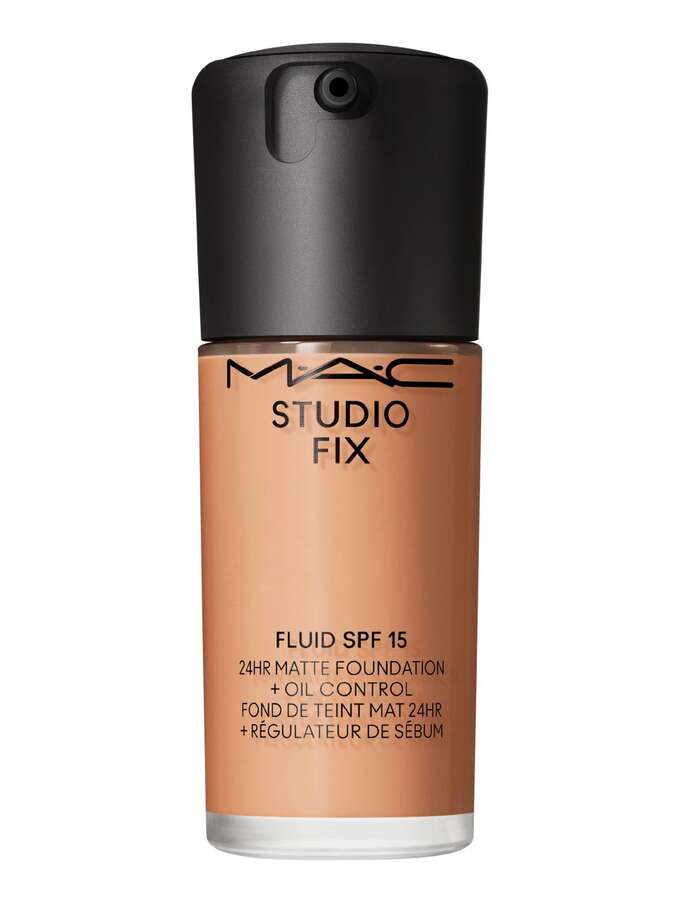Studio Fix Fluid SPF 15 24HR Matte Foundation + Oil Control