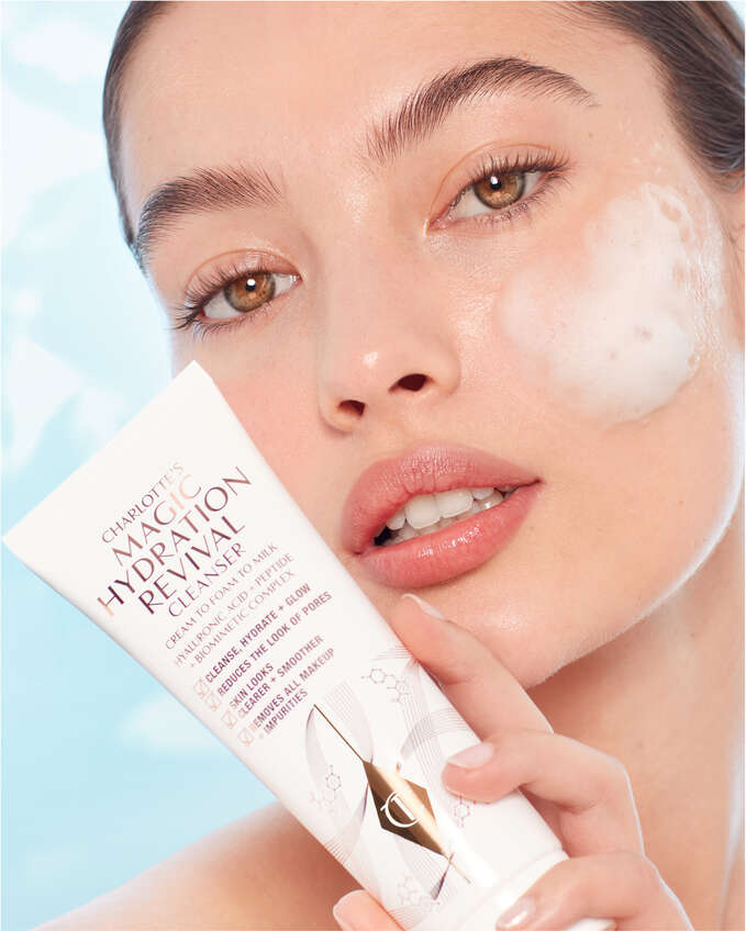 Charlotte Tilbury Charlotte's Magic Hydration Revival Cleanser 5