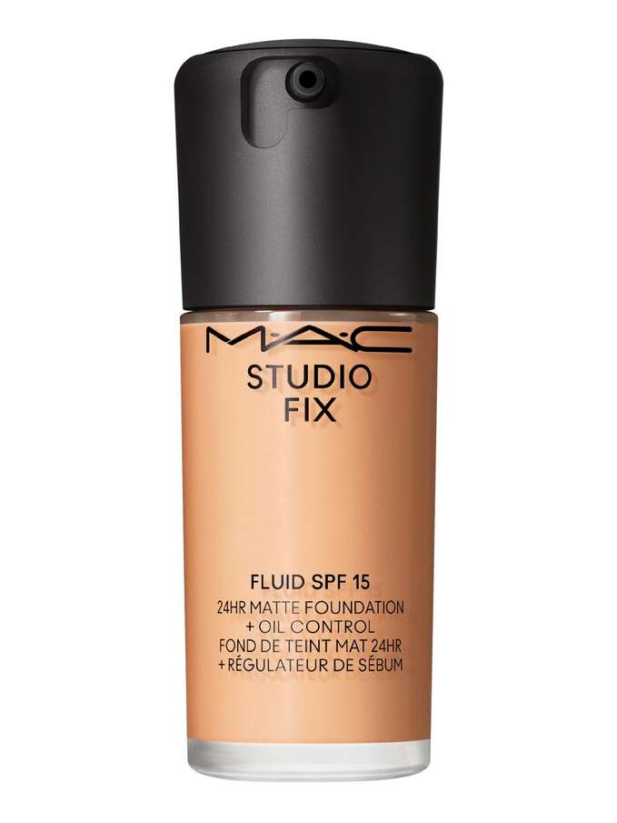Studio Fix Fluid SPF 15 24HR Matte Foundation + Oil Control