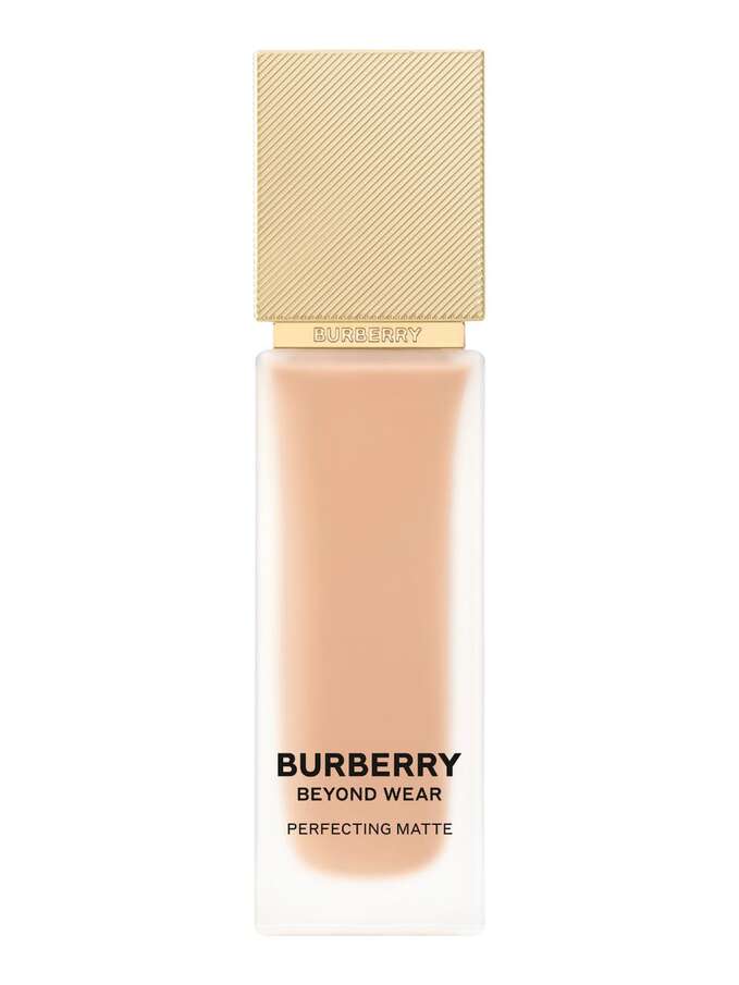 Burberry Beyond Wear Perfecting Matte Foundation - 45 Light Neutral