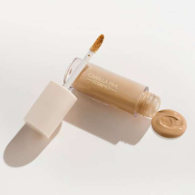 Camilla Pihl Beauty Serum Infused Concealer N° 4
