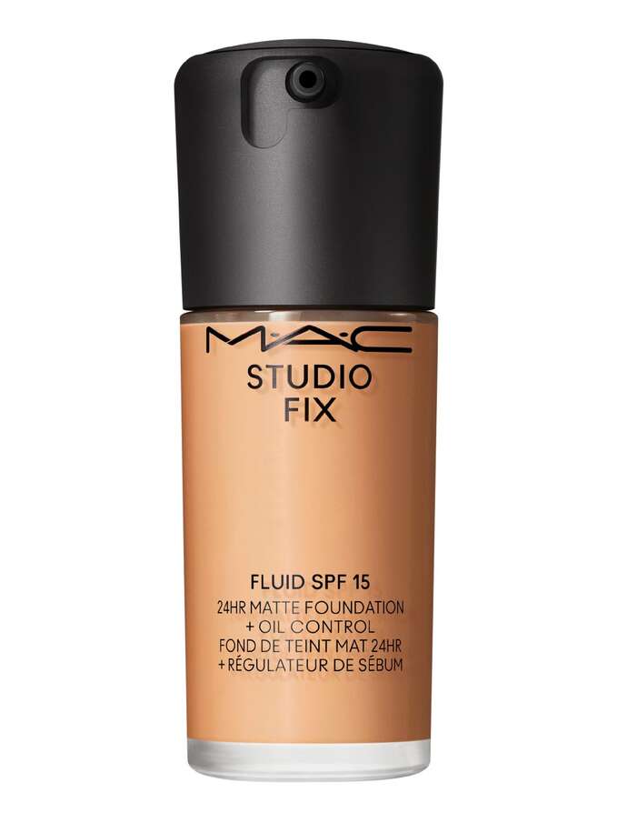 Studio Fix Fluid SPF 15 24HR Matte Foundation + Oil Control