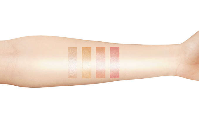Charlotte Tilbury Glowgasm Beauty Light Wand - Peachgasm 1