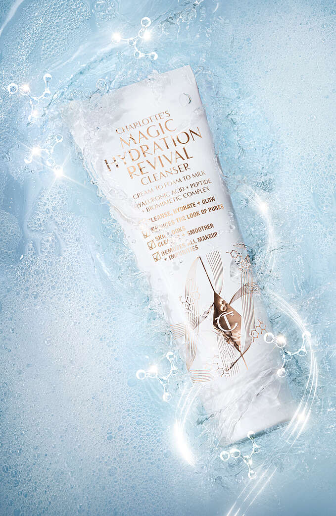 Charlotte Tilbury Charlotte's Magic Hydration Revival Cleanser 1