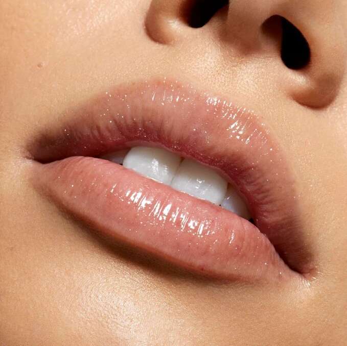 Kylie Cosmetics Supple Kiss Lip Glaze No. 2 - LIKE MAGIC 4